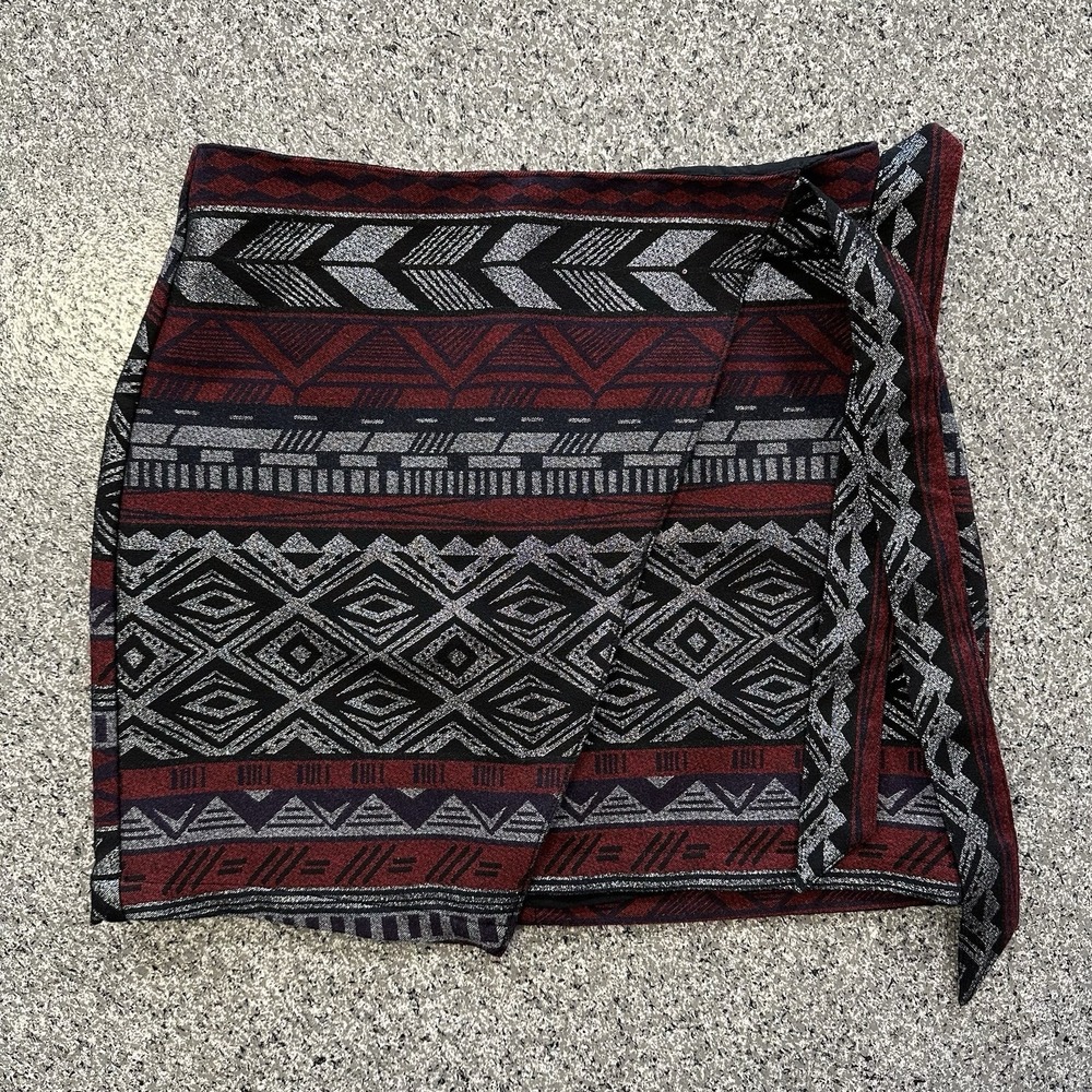 Express Skirt Womens 2 Red Black Metallic Jacquard Wrap Mini Aztec Tribal 15.5"